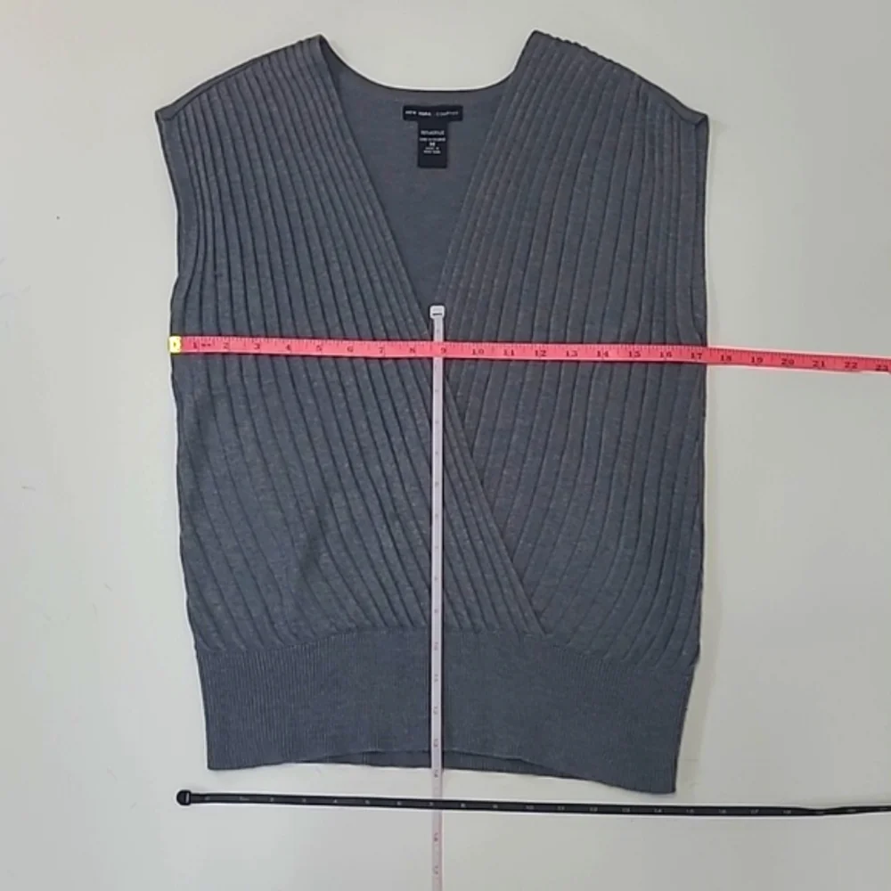 New York & Co. Acrylic Sweater Vest Textured Cable Knit V-Neck Ribbed Cardigan